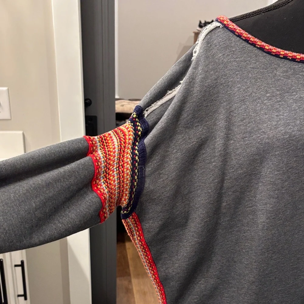 NATURAL LIFE Gray Sweatshirt with Red Accents - Picture 2 of 8
